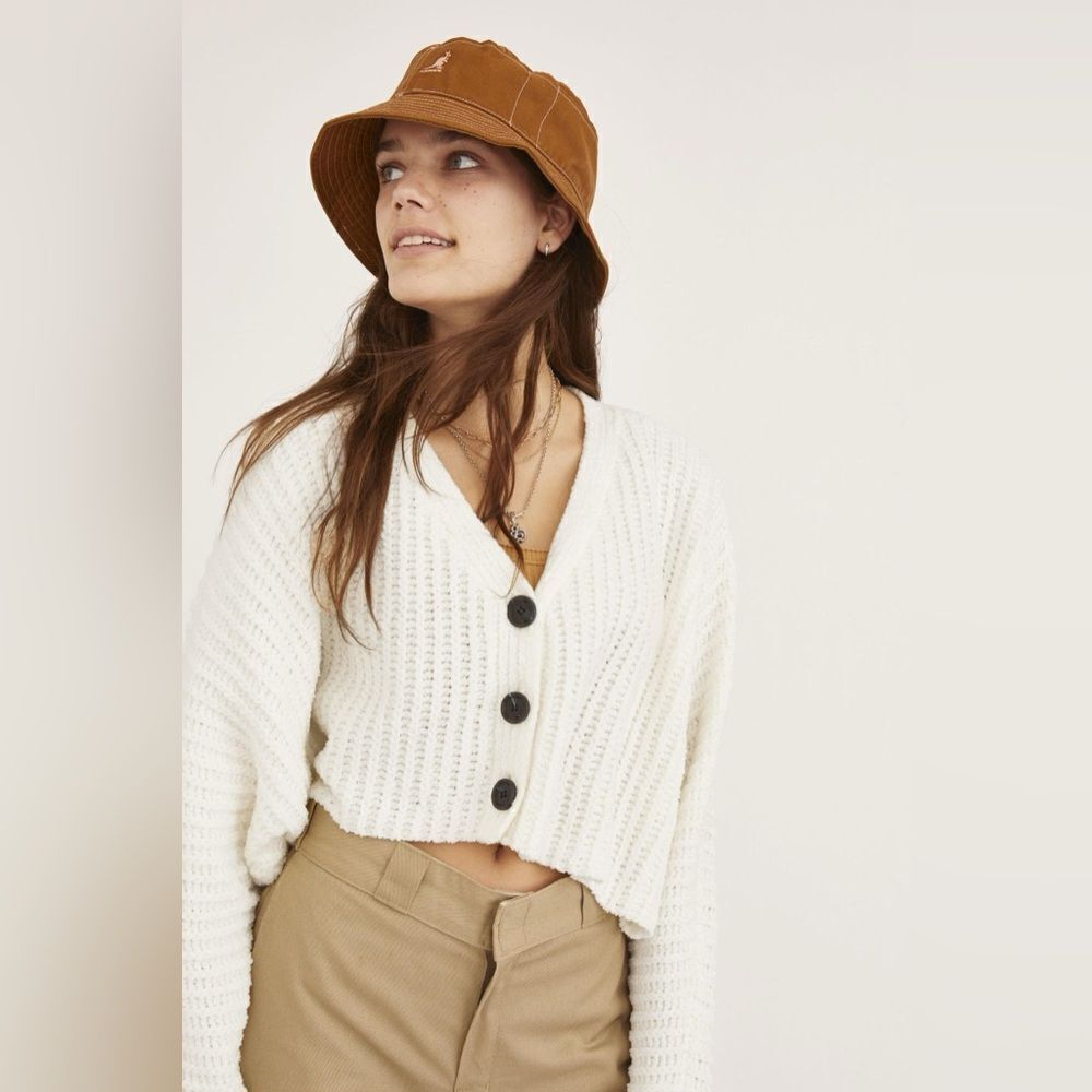 URBAN OUTFITTERS CREAM KNIT CROPPED ASHLYN BATWING CARDIGAN SIZE XS